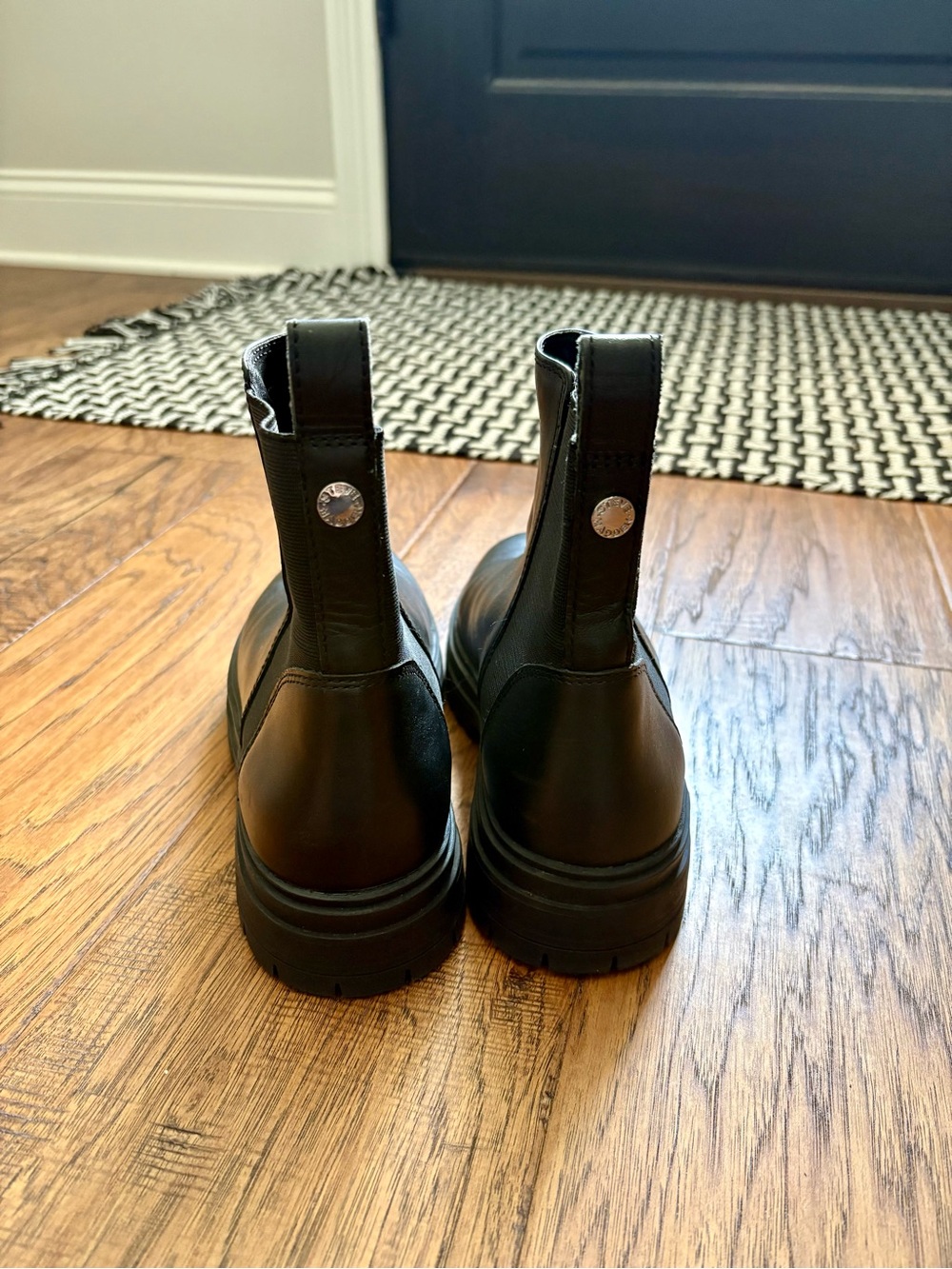 Steve Madden Women’s Black Leather Chelsea Boots - Picture 4 of 6